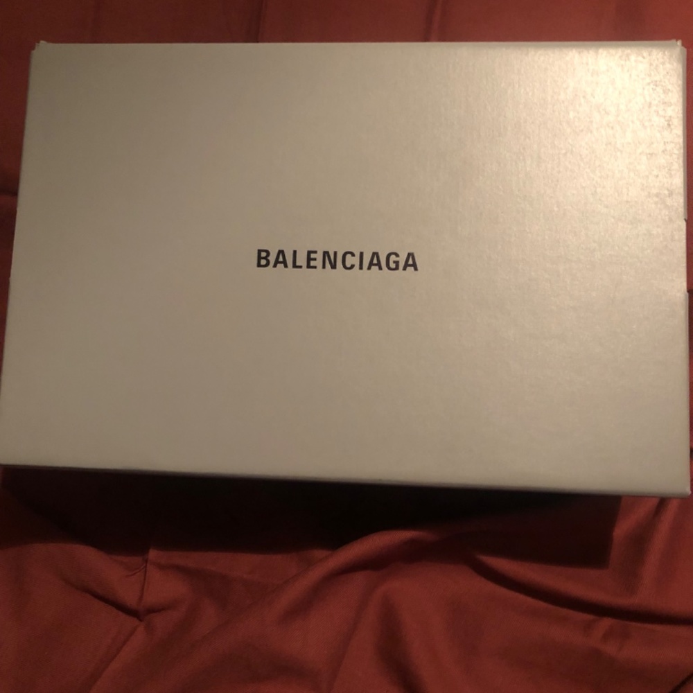 Empty shoes boxes - Picture 2 of 4